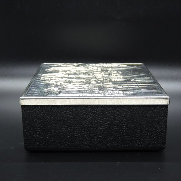 Vintage Daher Co. Rembrandt Metal Lid / Plastic Storage Trinket Box - Picture 4 of 10